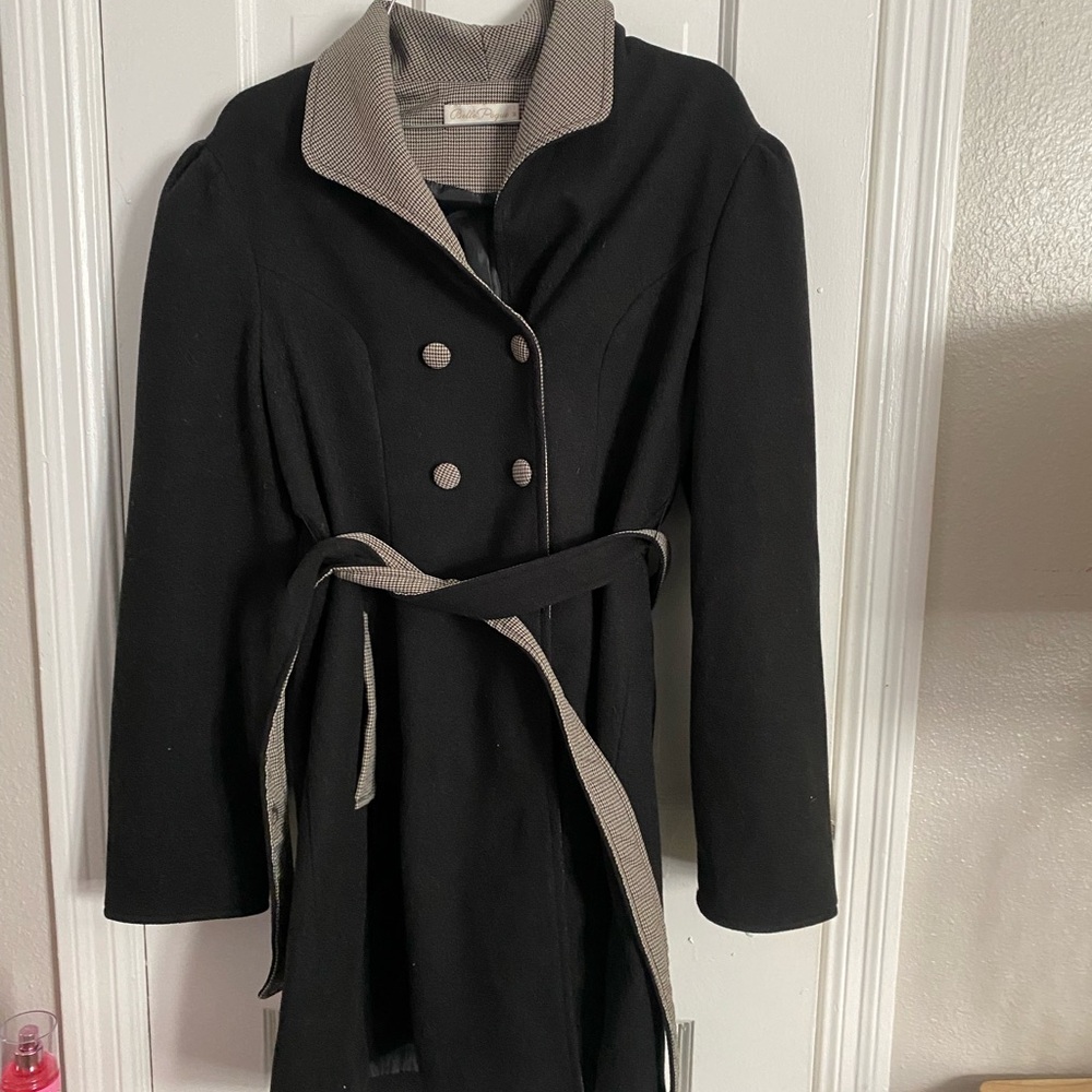 Chic Black Trench Coat with Tan Details